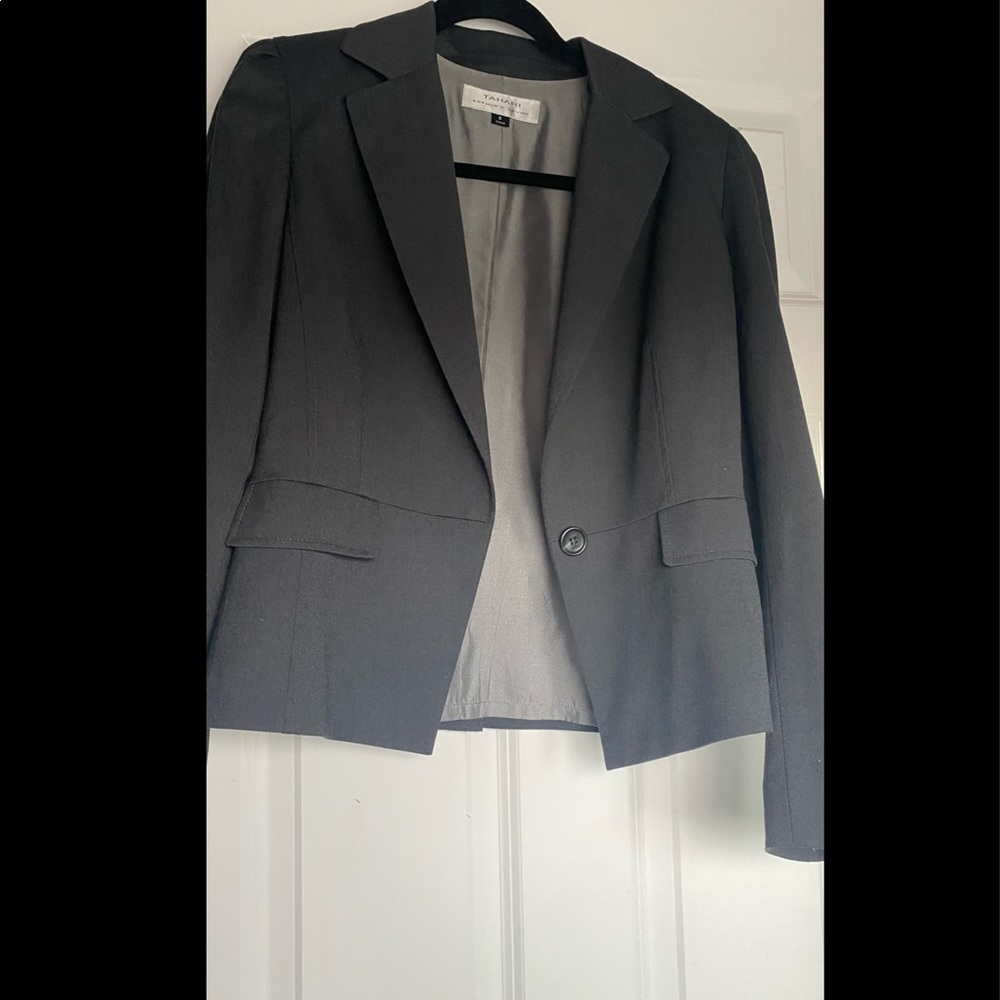 Tahari gray blazer size 6